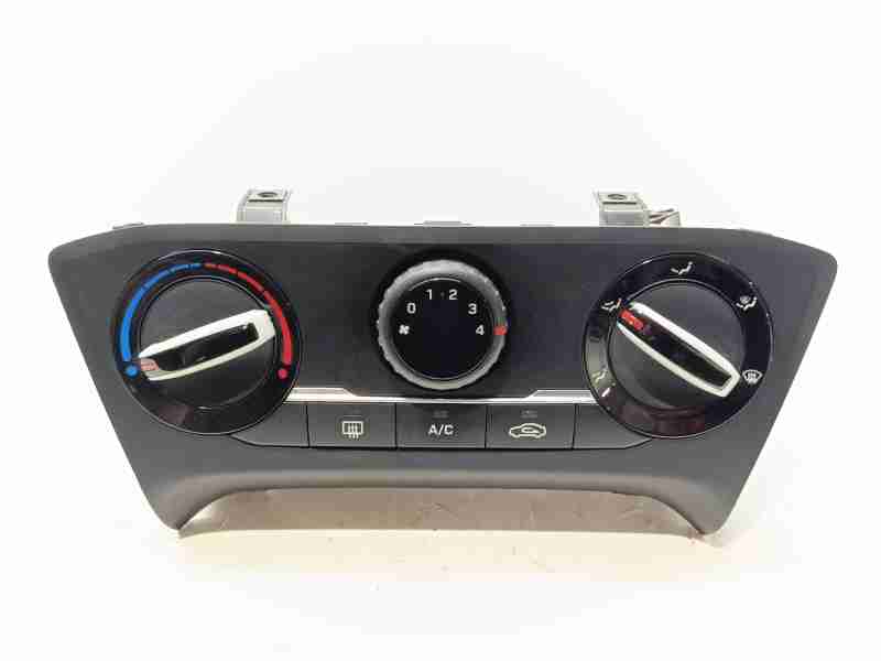 Recambio de mando calefaccion / aire acondicionado para hyundai i20 style referencia OEM IAM 97250C8010  