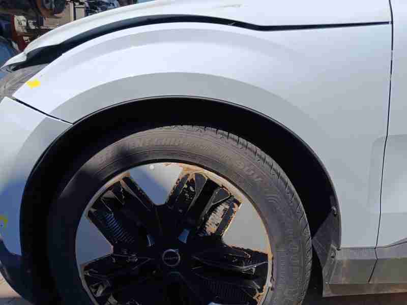 Recambio de aleta delantera izquierda para volvo ex30 plus 2wd pure electric referencia OEM IAM 80009031  
