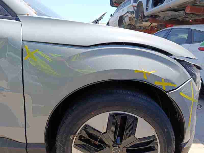 Recambio de aleta delantera derecha para volvo ex30 plus 2wd pure electric referencia OEM IAM 80009029  