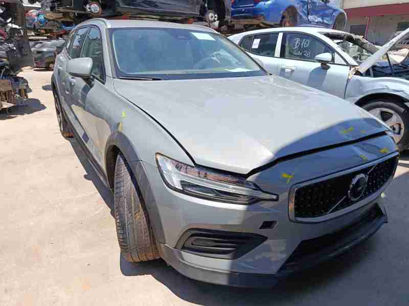 volvo v60 ii cross country (227) del año 2024