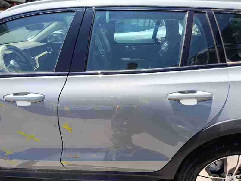 Recambio de puerta trasera izquierda para volvo v60 ii cross country (227) b4 mild-hybrid awd referencia OEM IAM 31693068  