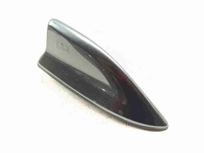 Recambio de antena para toyota yaris cross hybrid 2wd active tech referencia OEM IAM 867600D010 / 8607733040B3  