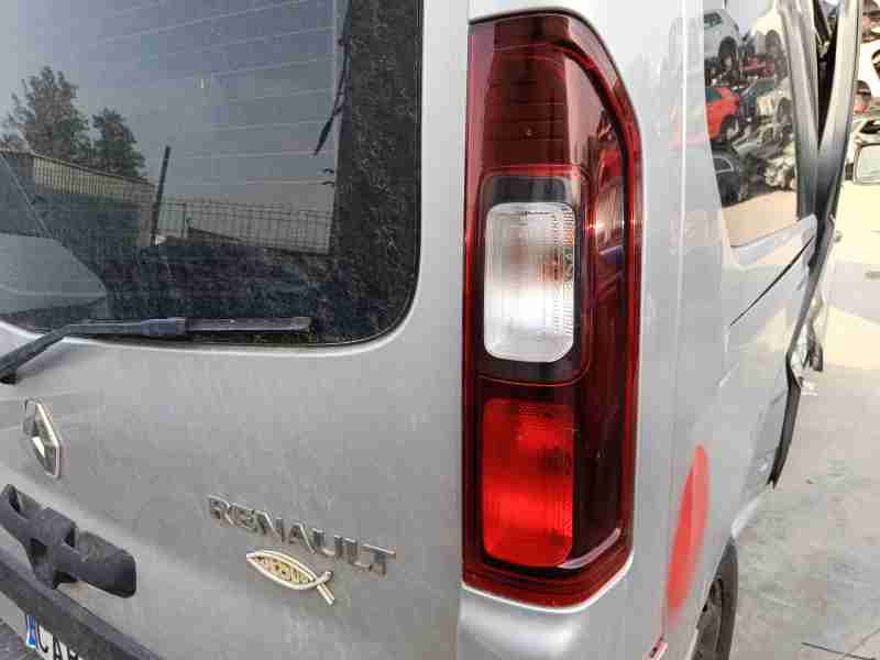 Recambio de piloto trasero derecho para renault trafic iii furgoneta (fg_) 2.0 dci 120 (fgmn) referencia OEM IAM 265504656R  