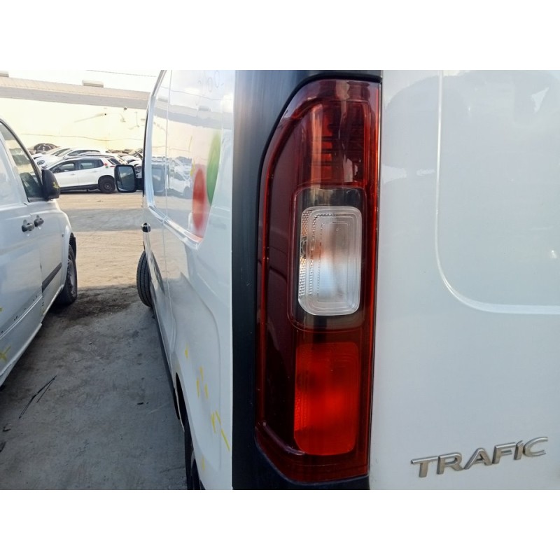 Recambio de piloto trasero izquierdo para renault trafic furgón l1h1 2,7t referencia OEM IAM 265556737R  