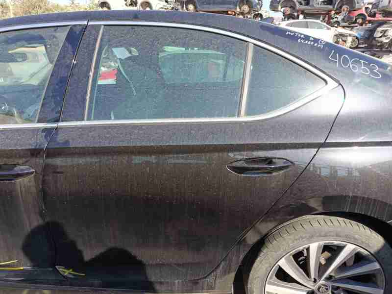 Recambio de puerta trasera izquierda para skoda octavia iv (nx3, nn3, pv3) 2.0 tdi referencia OEM IAM 5E6833051B  
