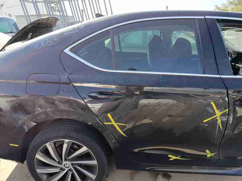 Recambio de puerta trasera derecha para skoda octavia iv (nx3, nn3, pv3) 2.0 tdi referencia OEM IAM 5E6833052B  