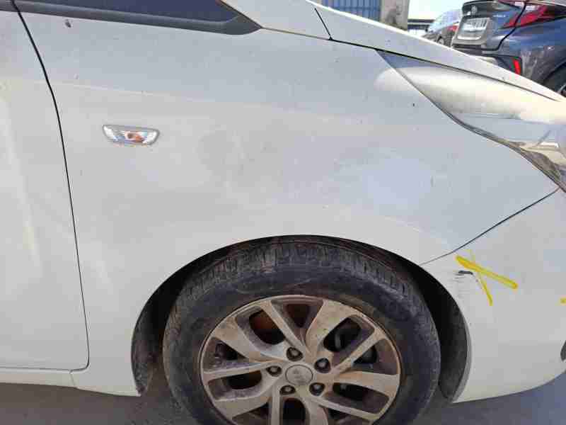 Recambio de aleta delantera derecha para kia carens iv 1.7 crdi referencia OEM IAM 66321A4000  