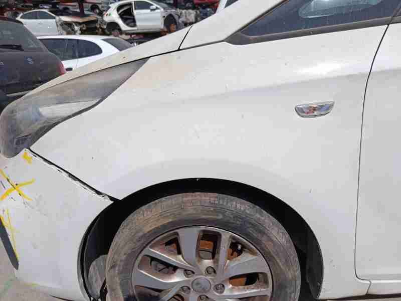 Recambio de aleta delantera izquierda para kia carens iv 1.7 crdi referencia OEM IAM 66311A4000  