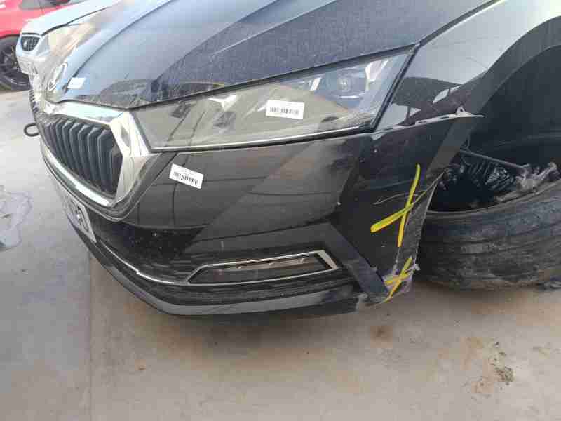 Recambio de paragolpes delantero para skoda octavia iv (nx3, nn3, pv3) 2.0 tdi referencia OEM IAM 5E3807221  