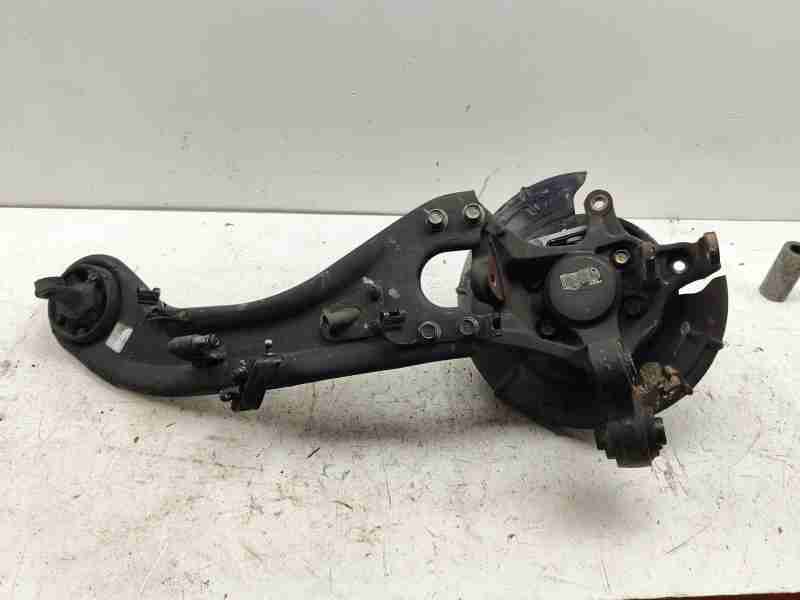 Recambio de mangueta trasera izquierda para hyundai ix35 tecno bluedrive 2wd referencia OEM IAM 527102S000  