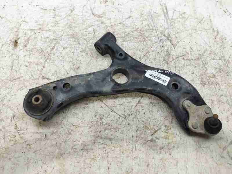 Recambio de brazo suspension inferior delantero derecho para toyota c-hr hybrid active referencia OEM IAM 4806810130  