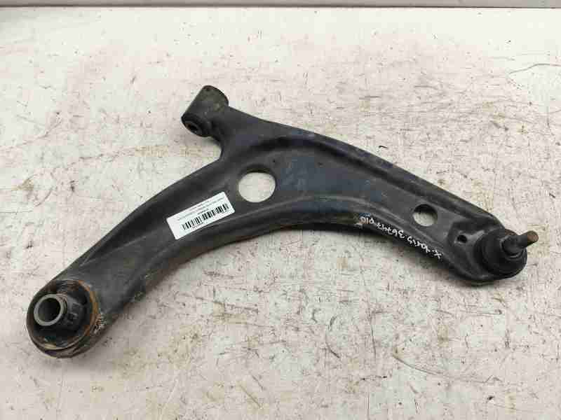 Recambio de brazo suspension inferior delantero derecho para toyota yaris (_p13_) 1.5 (nsp131_) referencia OEM IAM 4806809150  