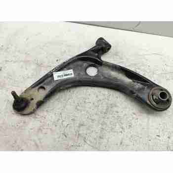 Recambio de brazo suspension inferior delantero izquierdo para toyota yaris (_p13_) 1.5 (nsp131_) referencia OEM IAM 4806909140 