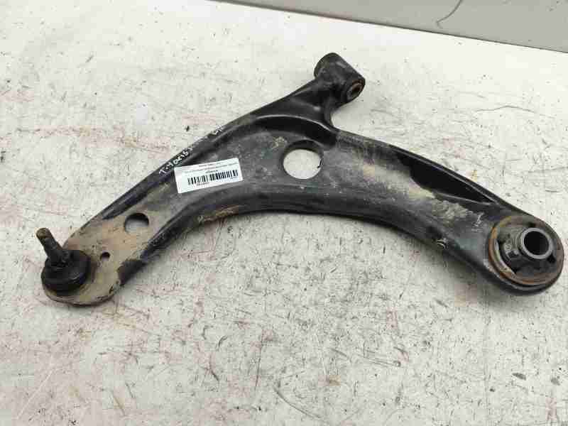 Recambio de brazo suspension inferior delantero izquierdo para toyota yaris (_p13_) 1.5 (nsp131_) referencia OEM IAM 4806909140 