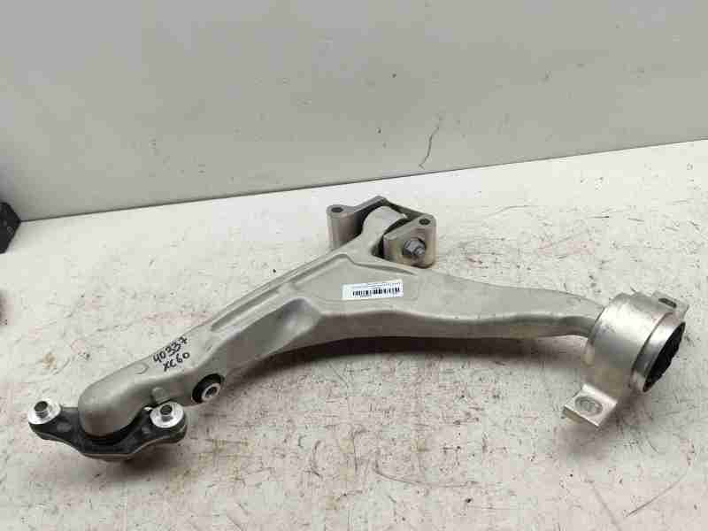 Recambio de brazo suspension inferior delantero izquierdo para volvo xc60 ii (246) b4 mild-hybrid referencia OEM IAM 32381882  
