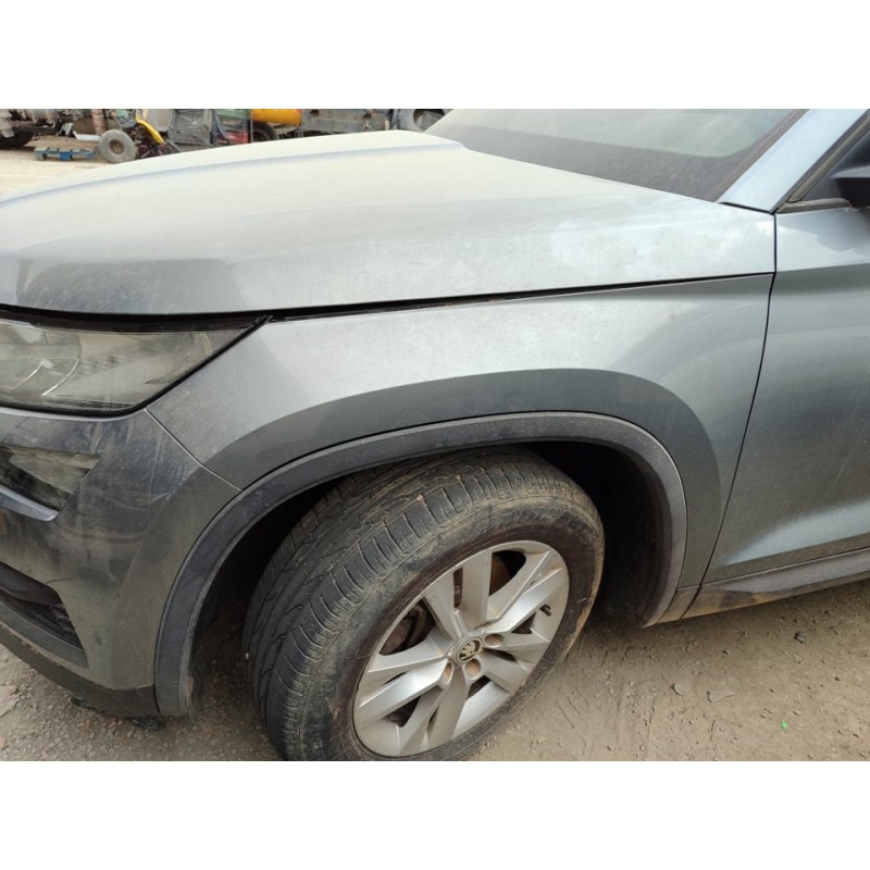 Recambio de aleta delantera izquierda para skoda kodiaq ambition 4x4 referencia OEM IAM 565821105  