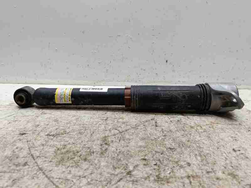 Recambio de amortiguador trasero izquierdo para toyota rav4 hybrid 4x2 advance referencia OEM IAM 4853042130  