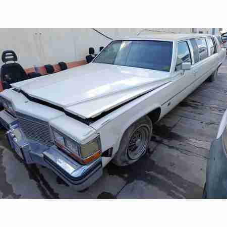 CADILLAC FLEETWOOD SEDÁN