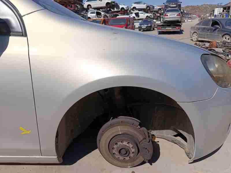 Recambio de aleta delantera derecha para volkswagen golf vi (5k1) 1.6 tdi referencia OEM IAM 5K6821022B  