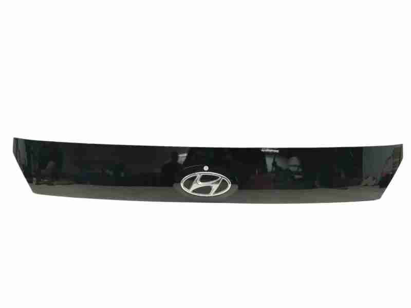 Recambio de molduras traseras para hyundai bayon essence 2wd referencia OEM IAM 87311Q0410  