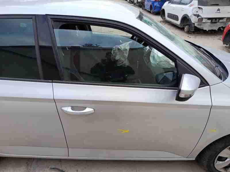 Recambio de puerta delantera derecha para skoda fabia iii (nj3) 1.0 tsi referencia OEM IAM 6V0831056A  