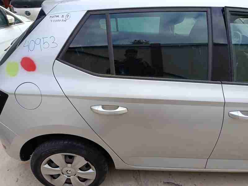 Recambio de puerta trasera derecha para skoda fabia iii (nj3) 1.0 tsi referencia OEM IAM 6V6833056A  