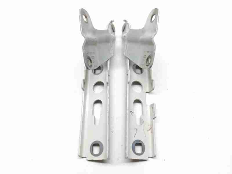 Recambio de bisagra para volkswagen t-roc sport referencia OEM IAM 8U0823302 / 8U0823301  