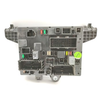 Recambio de caja reles / fusibles para opel astra j lim. cosmo referencia OEM IAM 13302300  