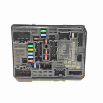 Recambio de caja reles / fusibles para renault captur ii techno referencia OEM IAM 284B77213R  