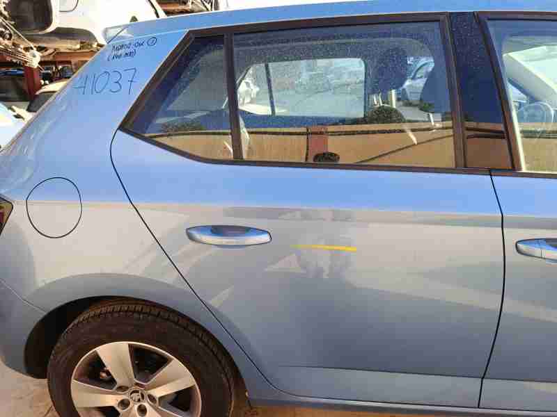 Recambio de puerta trasera derecha para skoda fabia iii (nj3) 1.2 tsi referencia OEM IAM 6V6833056A  