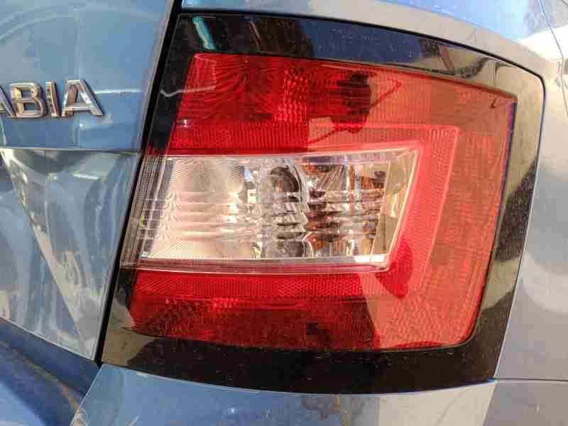 Recambio de piloto trasero derecho para skoda fabia iii (nj3) 1.2 tsi referencia OEM IAM 6V6945112  
