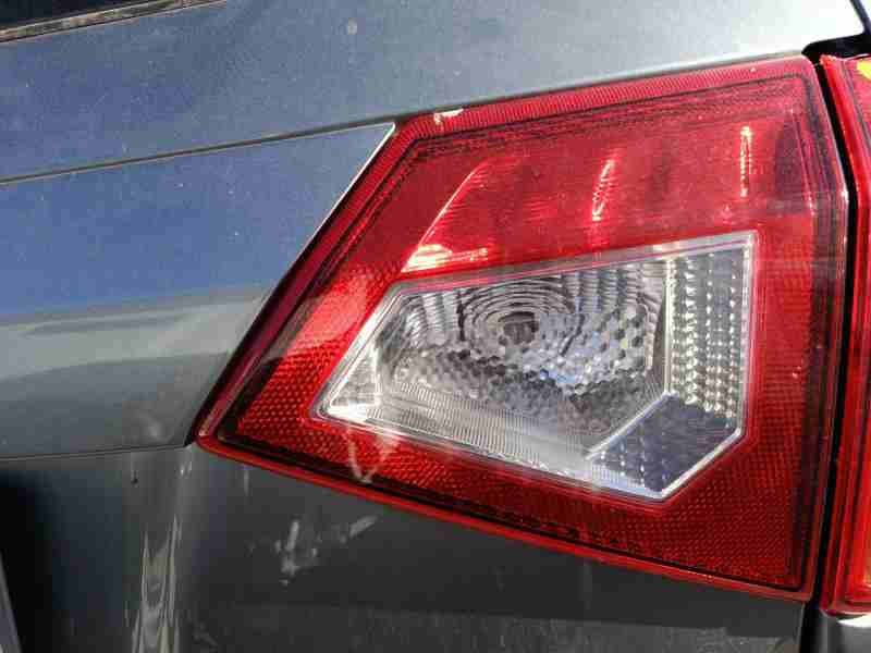 Recambio de piloto trasero derecho interior para suzuki vitara (ly) 1.6 ddis (apk 416d) referencia OEM IAM 3625454P01000  