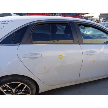 Recambio de puerta trasera derecha para kia ceed drive referencia OEM IAM 77004J7000  