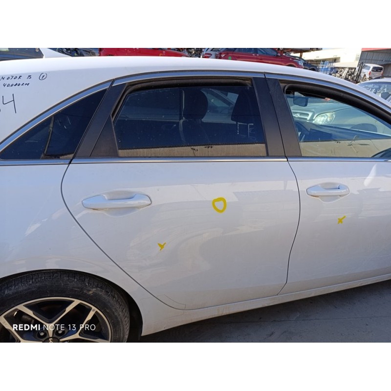 Recambio de puerta trasera derecha para kia ceed drive referencia OEM IAM 77004J7000  