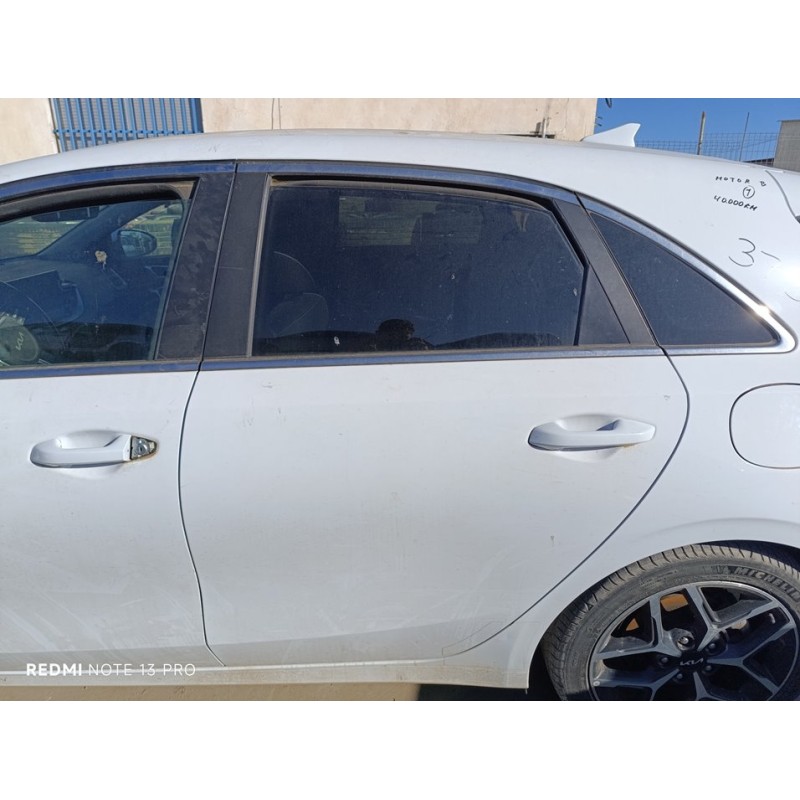 Recambio de puerta trasera izquierda para kia ceed drive referencia OEM IAM 77003J7000  