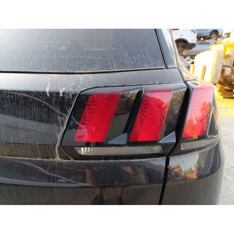 Recambio de piloto trasero derecho interior para peugeot 3008 allure referencia OEM IAM 9810477780  