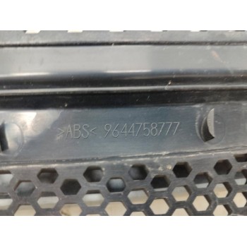 Recambio de rejilla delantera para peugeot partner (s2) combiespace pack cd referencia OEM IAM 9644758577  