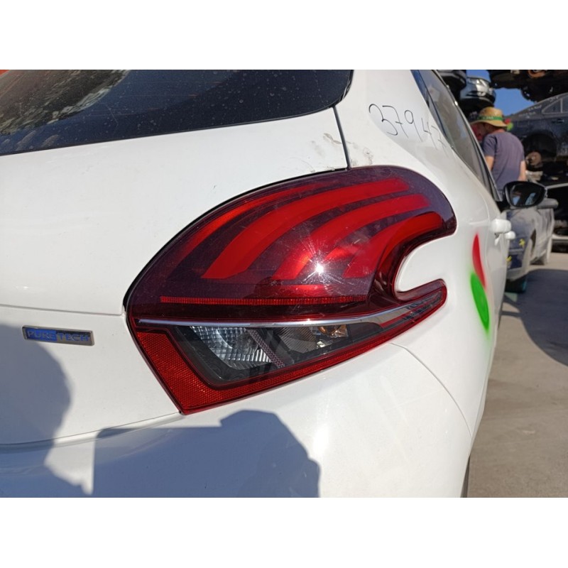 Recambio de piloto trasero derecho para peugeot 208 allure referencia OEM IAM 9810430580  