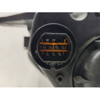 Recambio de faro derecho para ssangyong tivoli grand limited 4x2 referencia OEM IAM ZGM92101080  