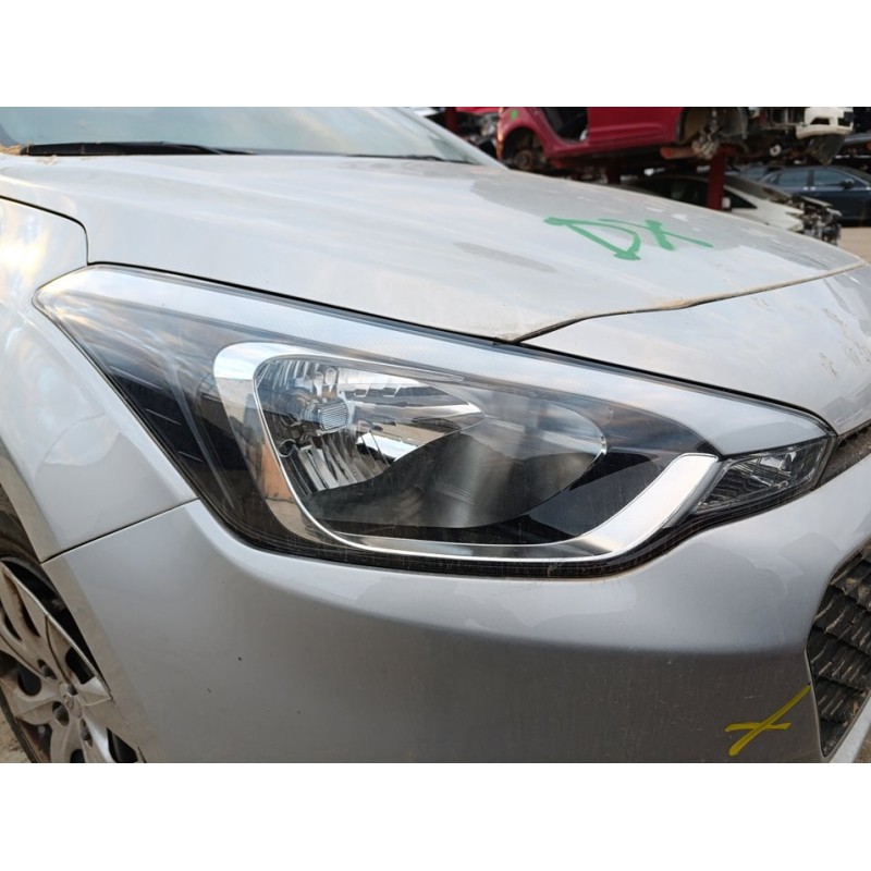 Recambio de faro derecho para hyundai i20 trend referencia OEM IAM 92102C8000  