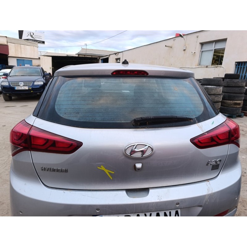 Recambio de porton trasero para hyundai i20 trend referencia OEM IAM 73700C8010  