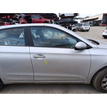 Recambio de puerta delantera derecha para hyundai i20 trend referencia OEM IAM 76004C8000  