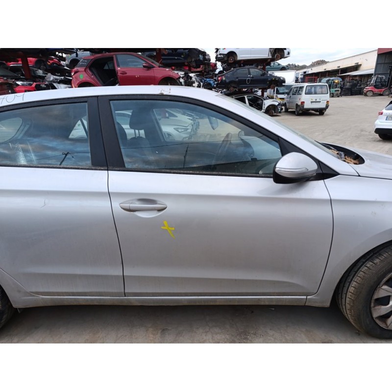 Recambio de puerta delantera derecha para hyundai i20 trend referencia OEM IAM 76004C8000  