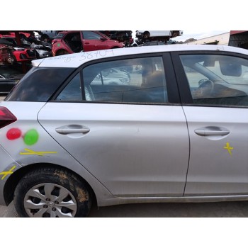 Recambio de puerta trasera derecha para hyundai i20 trend referencia OEM IAM 77004C8000  