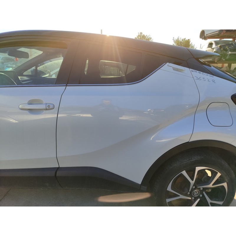 Recambio de puerta trasera izquierda para toyota c-hr hybrid advance referencia OEM IAM 67004F4010  