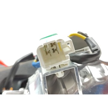 Recambio de piloto trasero derecho interior para toyota auris hybrid active business plus referencia OEM IAM 8158102830  