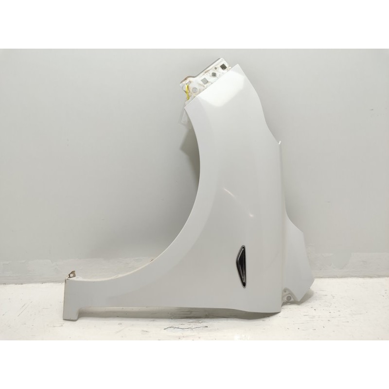 Recambio de aleta delantera izquierda para ford ka+ essential referencia OEM IAM 1904951  