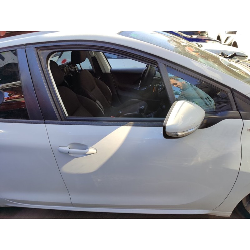 Recambio de puerta delantera derecha para peugeot 208 style referencia OEM IAM 9807820680  