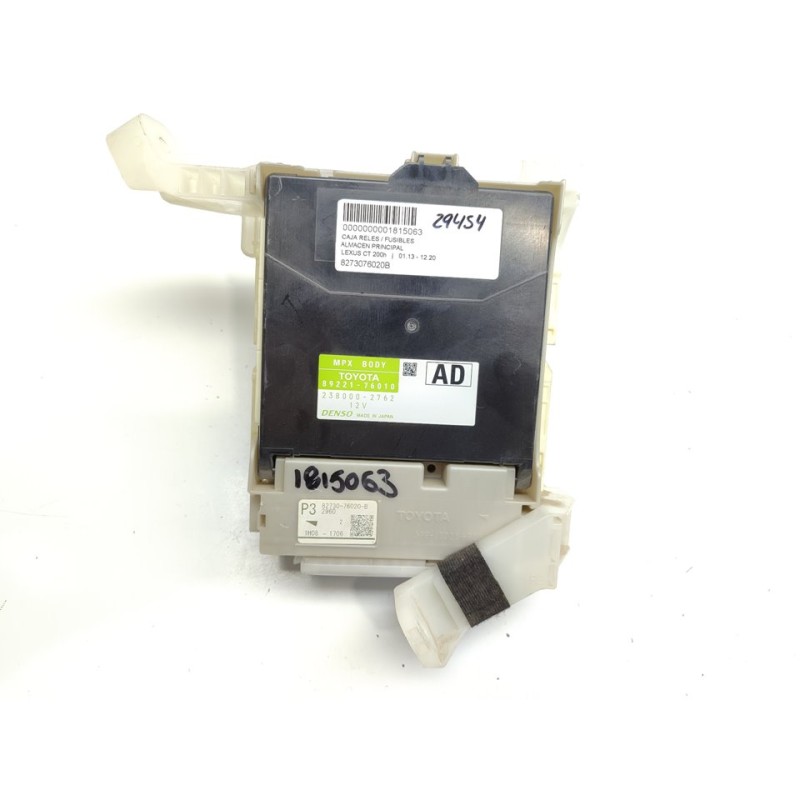 Recambio de caja reles / fusibles para lexus ct 200h referencia OEM IAM 8273076020B  