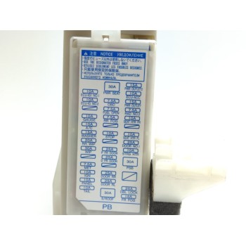 Recambio de caja reles / fusibles para lexus ct 200h referencia OEM IAM 8273076020B  